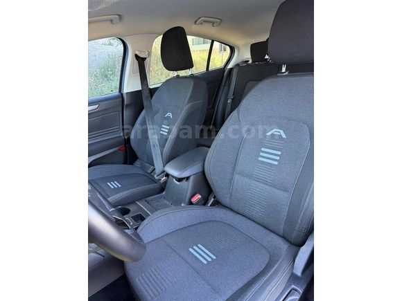 ELA'DAN 2024 FORD FOCUS ACTIVE STİL DİZEL OTOMATİK 21 KM