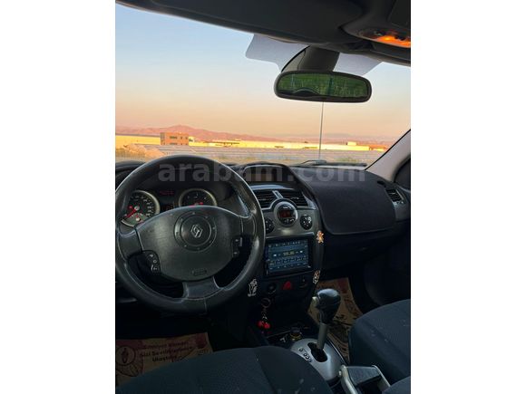 ÖĞRETMENDEN OTOMATİK VİTES CAM TAVAN SANRUFLU