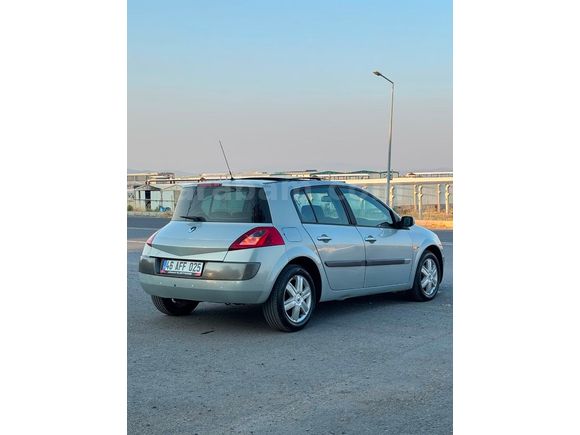 ÖĞRETMENDEN OTOMATİK VİTES CAM TAVAN SANRUFLU