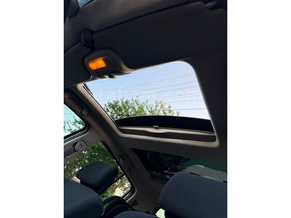 ÖĞRETMENDEN OTOMATİK VİTES CAM TAVAN SANRUFLU