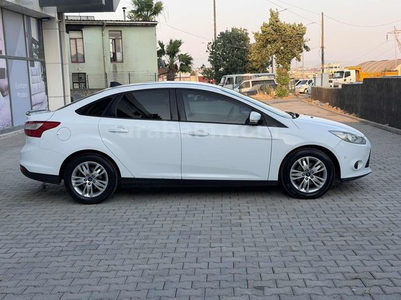 2014 model Ford Focus style