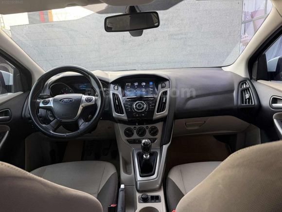 2014 model Ford Focus style