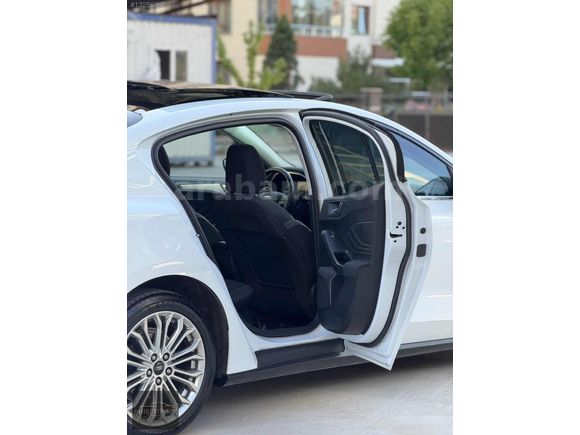 2020 FOCUS 1.5 ECOBLUE TİTANYUM CAM TAVAN+ISITMA HATASIZ BOYASIZ