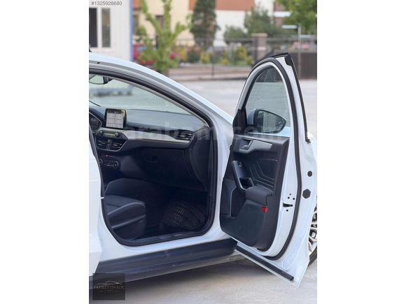 2020 FOCUS 1.5 ECOBLUE TİTANYUM CAM TAVAN+ISITMA HATASIZ BOYASIZ