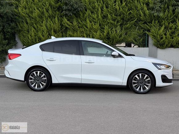 2023 MODEL FORD FOCUS 1.5 ECOBULE TİTANİUM HATASIZ BOYASIZ