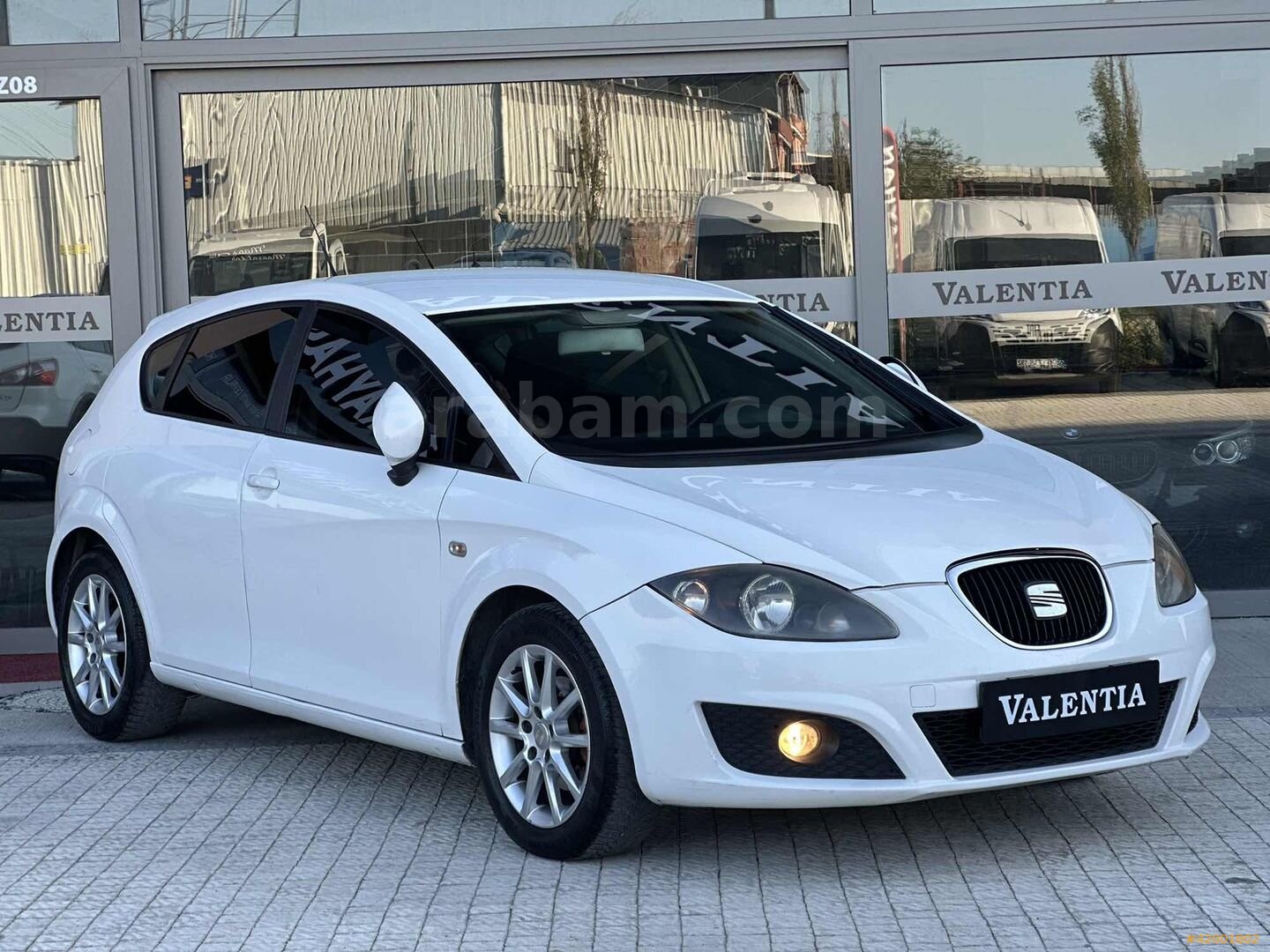 Galeriden Seat Leon 1.6 TDI CR Style 2011 Model Ankara 242.000 km Beyaz 3