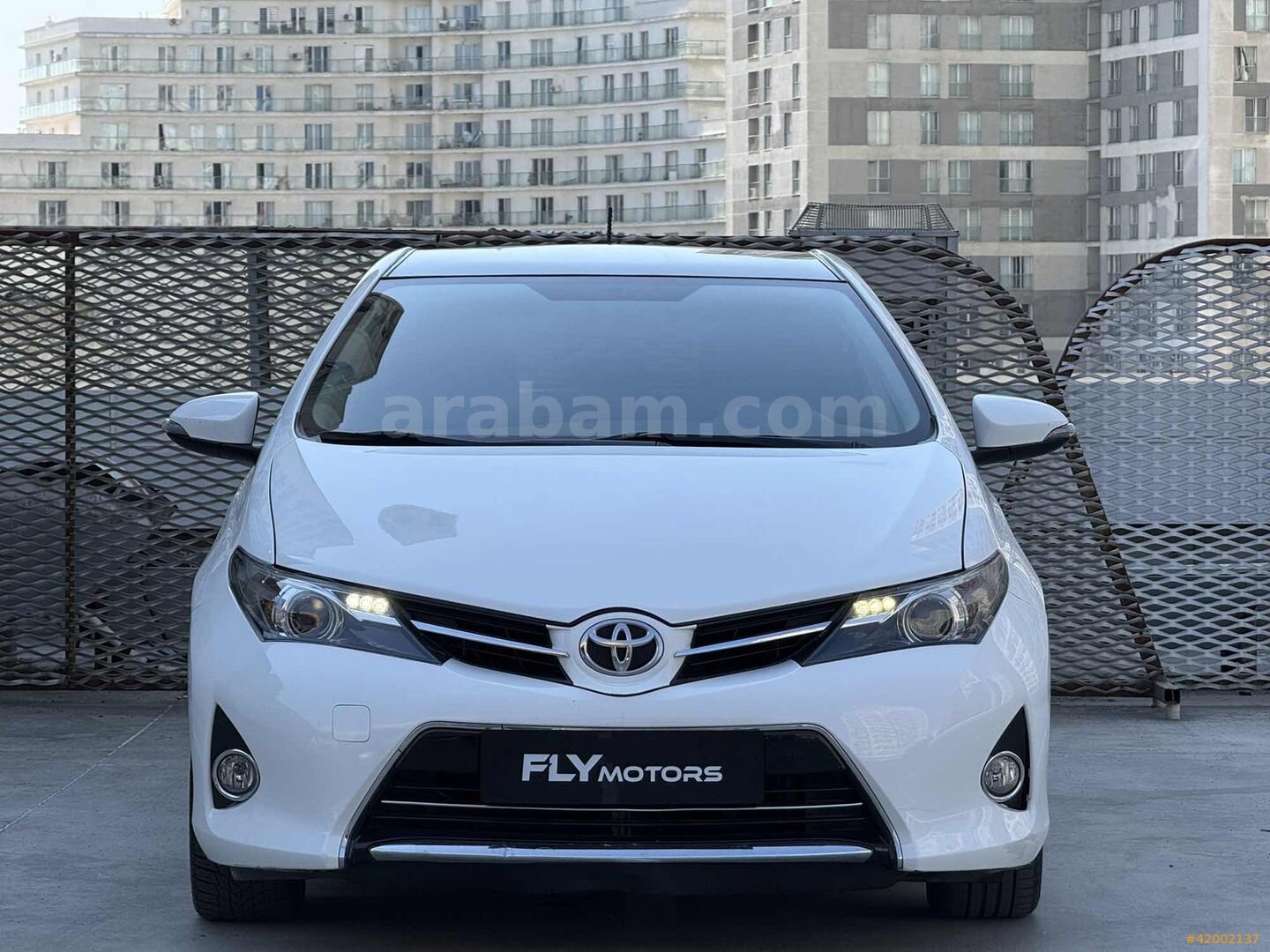 Galeriden Toyota Auris 1.6 Advance Skypack 2013 Model İstanbul 205.000 km Beyaz 2