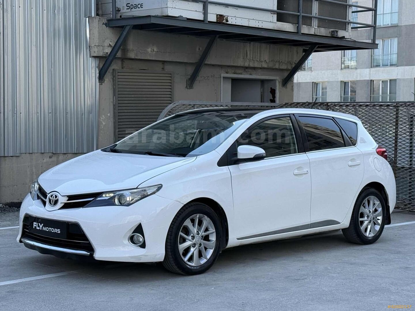 Galeriden Toyota Auris 1.6 Advance Skypack 2013 Model İstanbul 205.000 km Beyaz 5