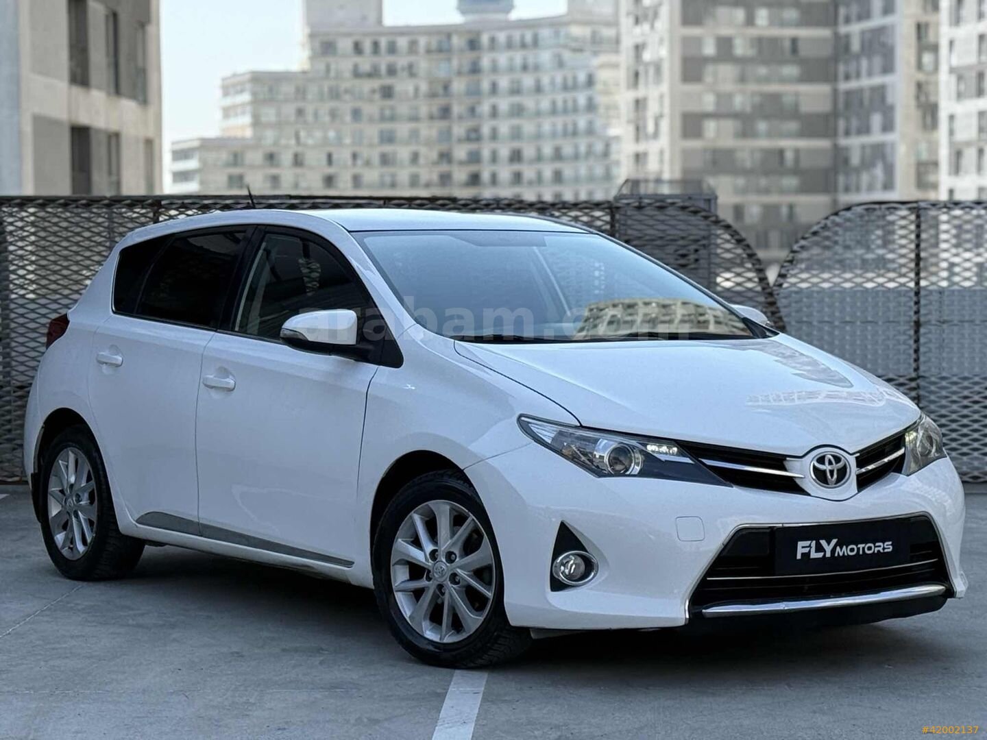 Galeriden Toyota Auris 1.6 Advance Skypack 2013 Model İstanbul 205.000 km Beyaz 1