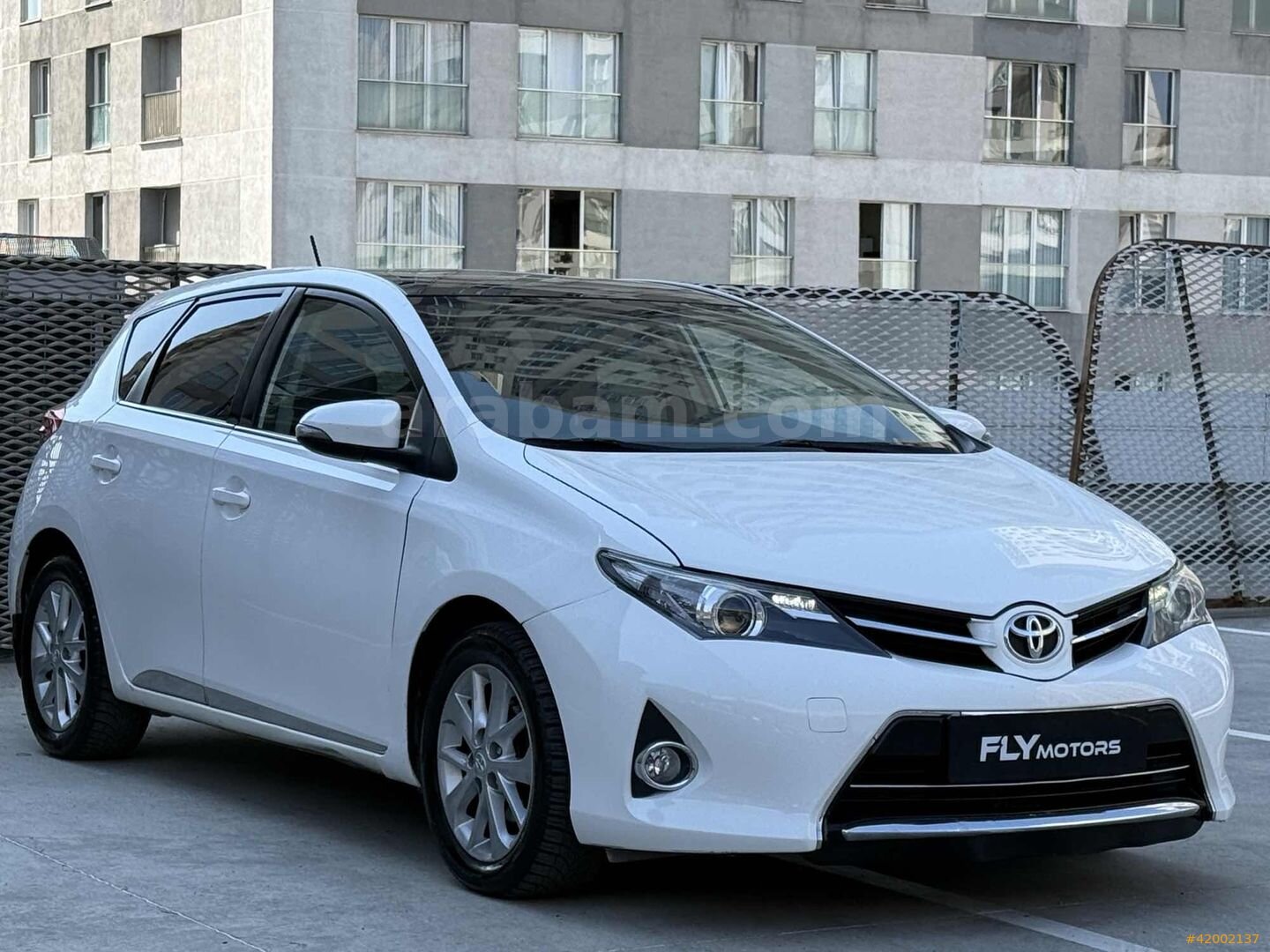 Galeriden Toyota Auris 1.6 Advance Skypack 2013 Model İstanbul 205.000 km Beyaz 4