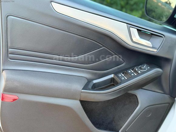 FORD FOCUS 2023 TİTANYUM X FULL PAKET DİZEL OTOMATİK