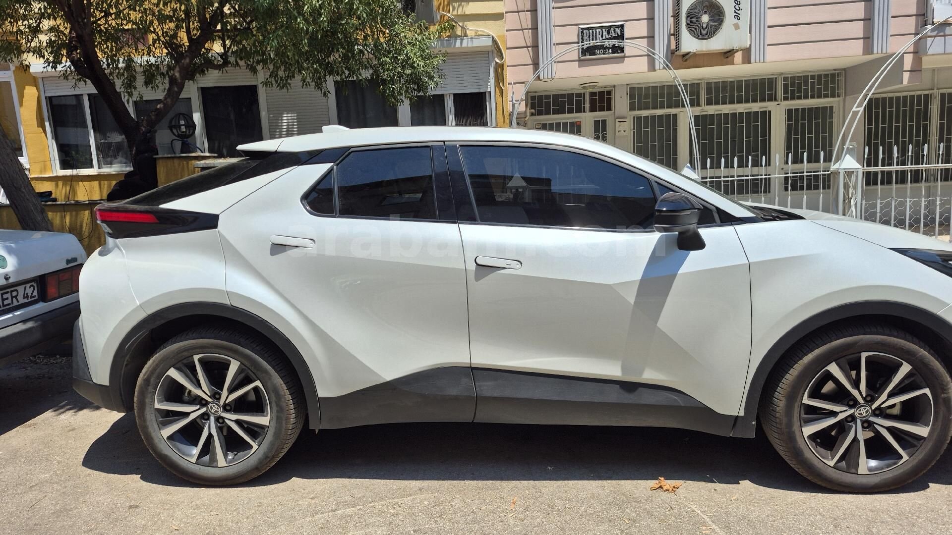 Sahibinden Toyota C-HR 1.8 Hybrid Passion 2024 Model 3