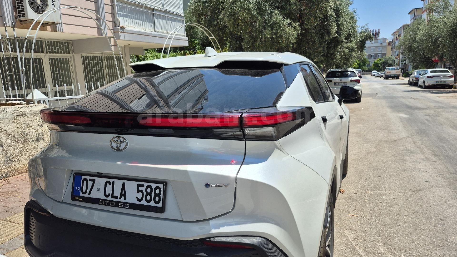 Sahibinden Toyota C-HR 1.8 Hybrid Passion 2024 Model 4