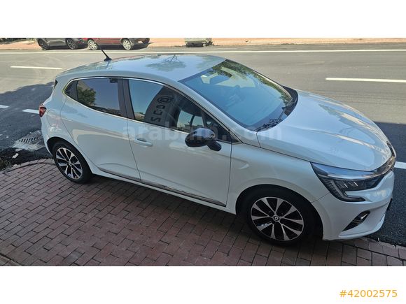 GÜNER OTOMOTİV'DEN 2023 RENAULT CLİO İCON BOYASIZ