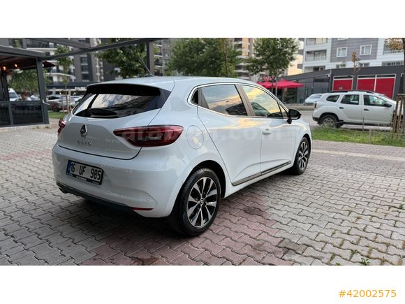 GÜNER OTOMOTİV'DEN 2023 RENAULT CLİO İCON BOYASIZ