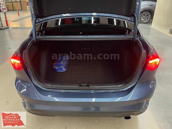 BAYRAKLAR'DAN 2025 FORD FOCUS 1.5 ECOBLUE TİTANİUM X BOYASIZ