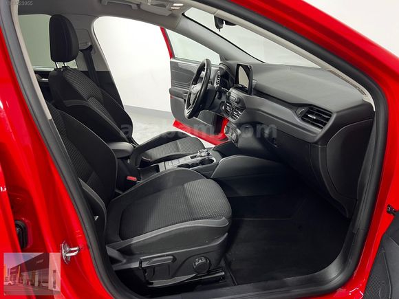 HEDEF RENAULT'DAN 0,99 KREDİ 2024 FOCUS TREND X ECOBLUE %20