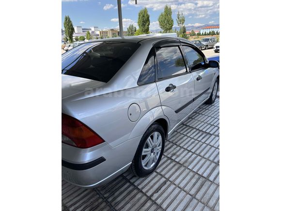 Galeriden Ford Focus 1.6 Ghia 2005 Model Çorum