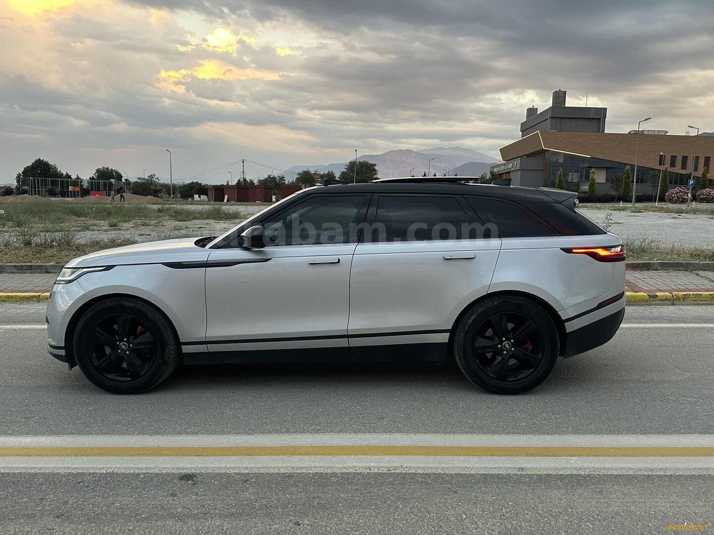 Galeriden Land Rover Range Velar 2.0 D Dynamic SE 2024 Model Denizli 61.000 km Gri 6