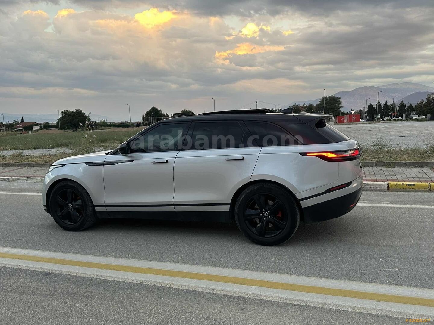 Galeriden Land Rover Range Velar 2.0 D Dynamic SE 2024 Model Denizli 61.000 km Gri 7