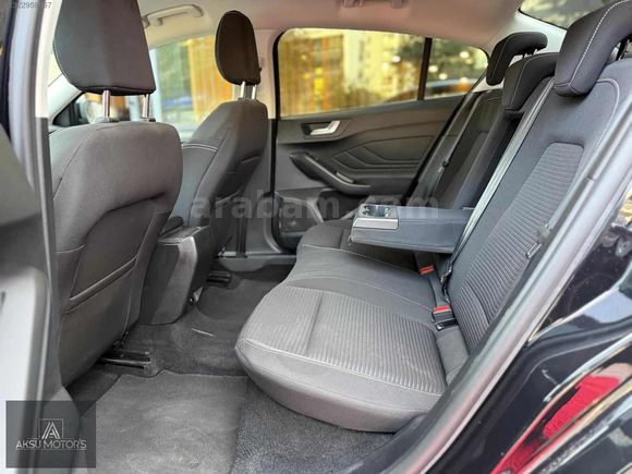 "AKSU MOTOR'S"2023/FORD FOCUS/CARPLAY/TİTANİUM/HATASIZ