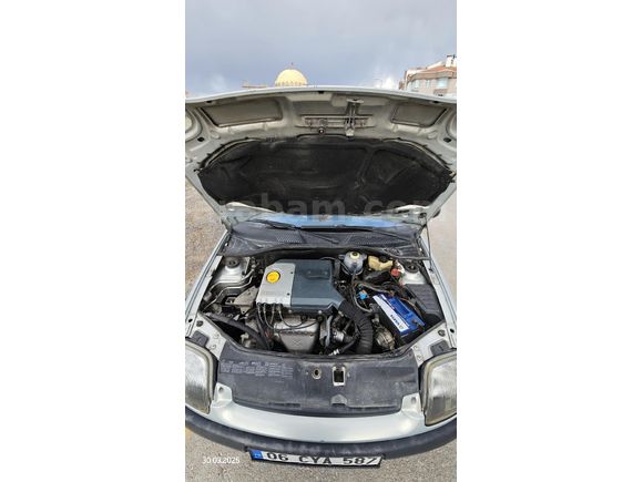 Sahibinden Renault Clio 1.6 RXT 2000 Model  260.000 km Gri