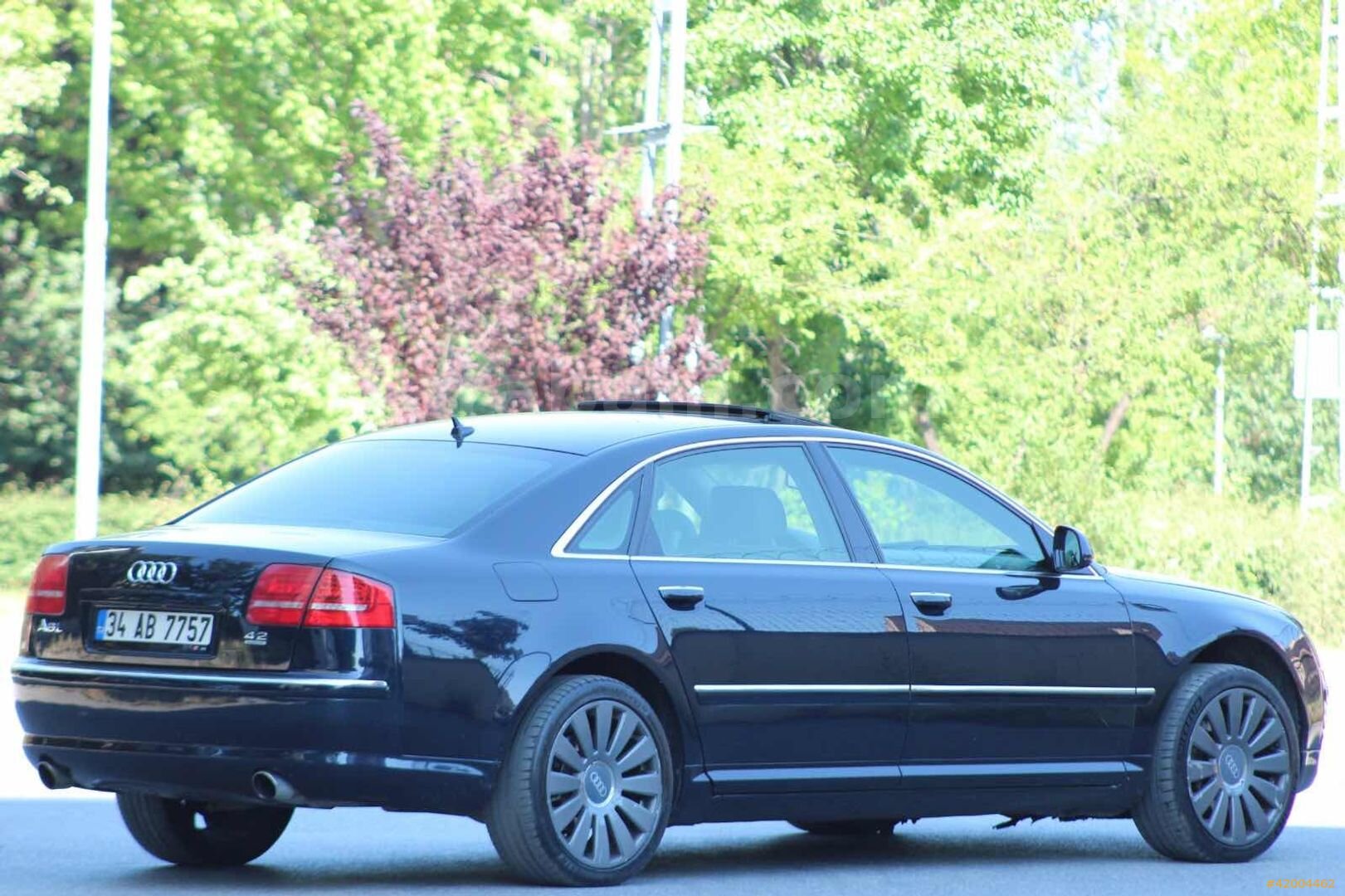 Galeriden Audi A8 4.2 Quattro Long 2008 Model İstanbul 275.000 km Lacivert 4