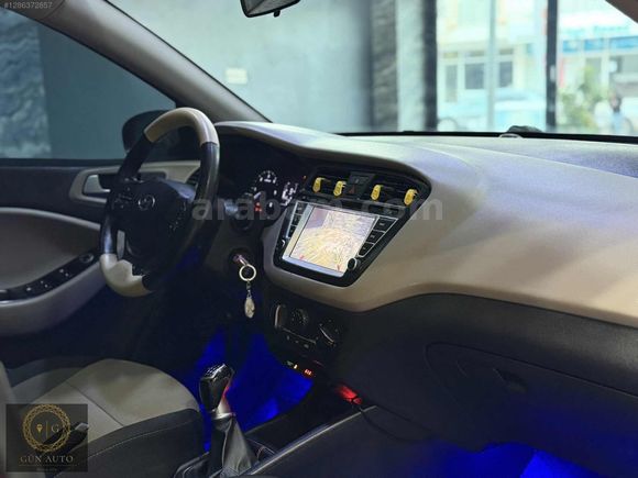 GÜN AUTO'DAN HYUNDAİ İ20 2017 MODEL DÜŞÜK KM CAM TAVAN