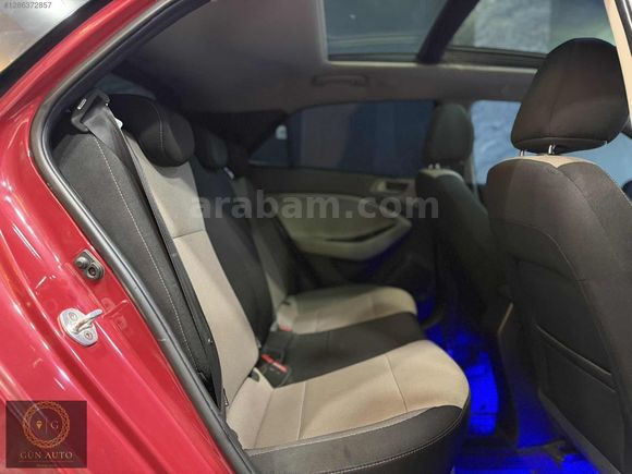 GÜN AUTO'DAN HYUNDAİ İ20 2017 MODEL DÜŞÜK KM CAM TAVAN