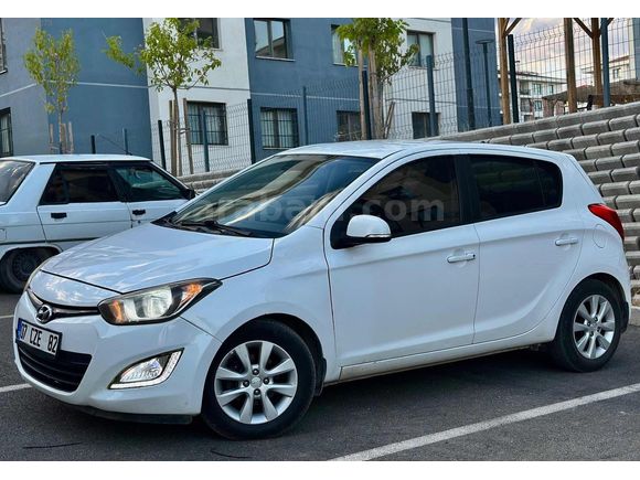 2014 HYUNDAİ İ20 SENSE 1.4CRDİ BAKIMLI ARAÇ