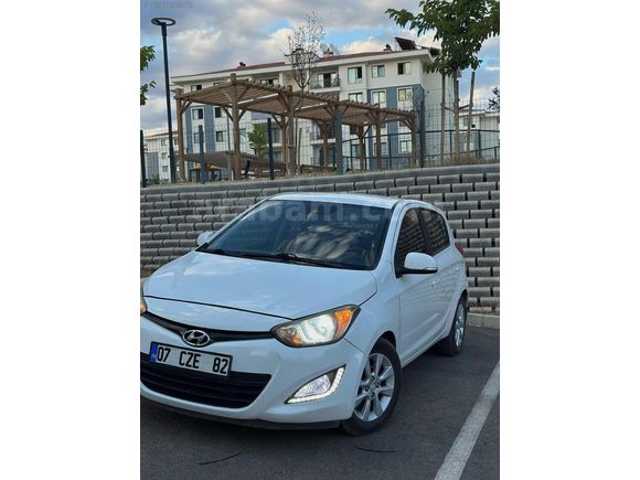 2014 HYUNDAİ İ20 SENSE 1.4CRDİ BAKIMLI ARAÇ