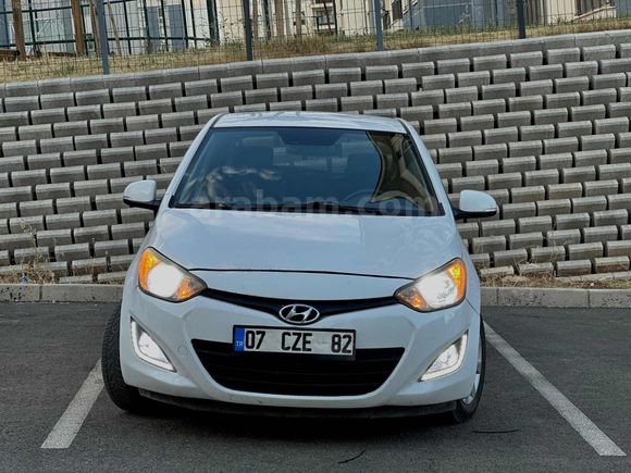 2014 HYUNDAİ İ20 SENSE 1.4CRDİ BAKIMLI ARAÇ