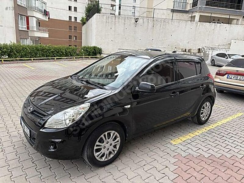 Galeriden Hyundai i20 1.4 CVVT Team 2010 Model Ankara 253.000 km Siyah