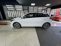 Galeriden Hyundai i20 1.4 MPI Style 2016 Model Ankara 124.290 km Beyaz