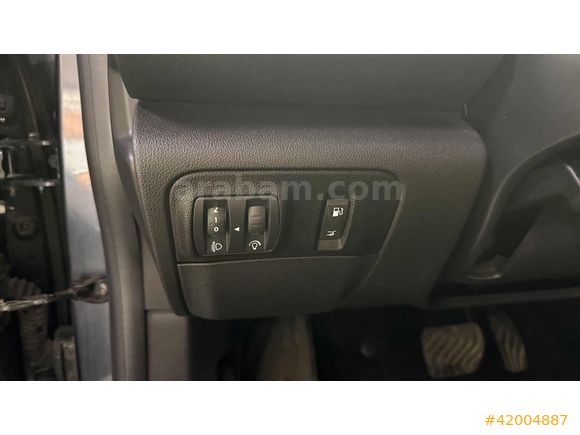 2023 MODEL 24 ÇIKIŞLI MEGANE 1.3 TCE TOUCH HATASIZ BOYASIZ