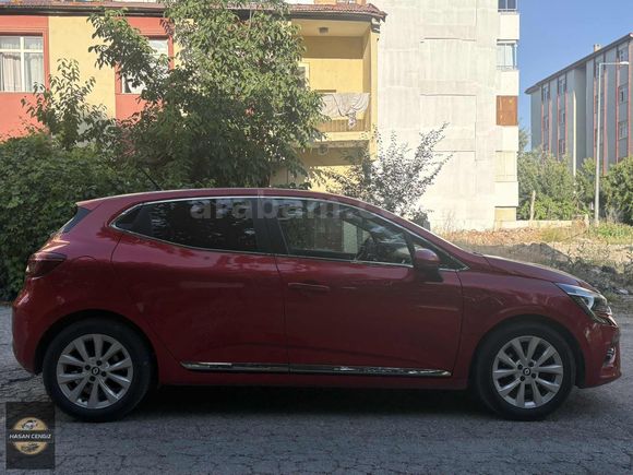 "2022 CLİO 1.0 TCe İCON OTOMATİK 42 BİN KM"