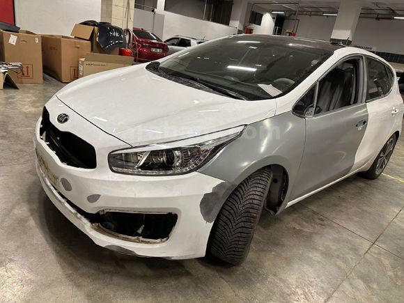 Sahibinden Kia Ceed 1.6 CRDi Concept Plus 2016 Model  105.000 km Beyaz