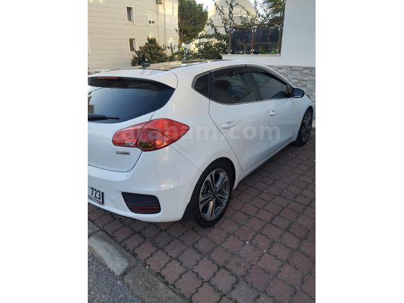 Sahibinden Kia Ceed 1.6 CRDi Concept Plus 2016 Model  105.000 km Beyaz