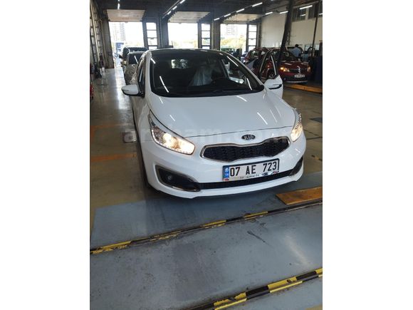 Sahibinden Kia Ceed 1.6 CRDi Concept Plus 2016 Model  105.000 km Beyaz