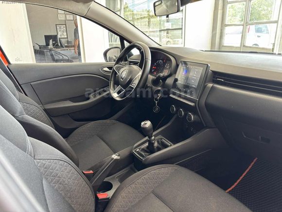 DEĞİŞENSİZ TEMİZ 2023 CLİO 1.0 TCE TOUCH PAKET