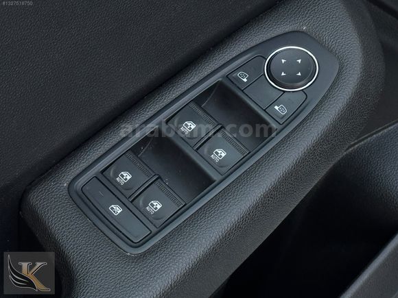 KONŞAH GROUP 2023 RENAULT CLİO 1.0TCE TOUCH BOYASIZ 48 AY KREDİ