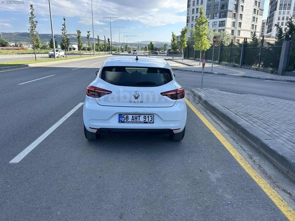 OTOMATİK VİTES 2023 MODEL RENAULT CLIO 1.0 TCE TOUCH