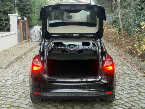 [MASCAR] 2013 FORD FOCUS 1.6 125HP IŞIK PAKET TİTANİUM TR'de Tek