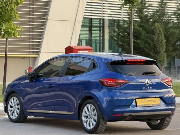 DEĞİŞENSİZ BOYASIZ TRAMERSİZ 2023 MODEL 92 BİN KM'DE ÖZEL RENK