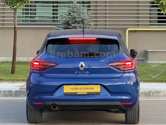 DEĞİŞENSİZ BOYASIZ TRAMERSİZ 2023 MODEL 92 BİN KM'DE ÖZEL RENK