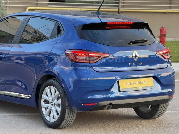 DEĞİŞENSİZ BOYASIZ TRAMERSİZ 2023 MODEL 92 BİN KM'DE ÖZEL RENK
