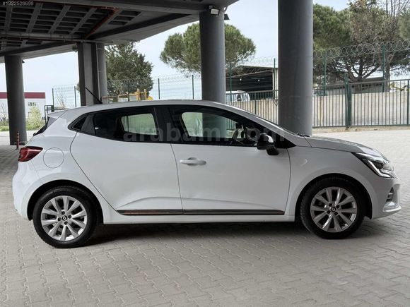 2023 CLIO TOUCH HATASIZ DEĞİŞENSİZ SADECE1 PARÇA BOYALI DÜŞÜK KM