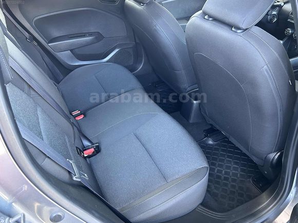 TANEER AUTO'DAN 2023 RENAULT CLIO TOUCH 46.000 KM'DE HATASIZ