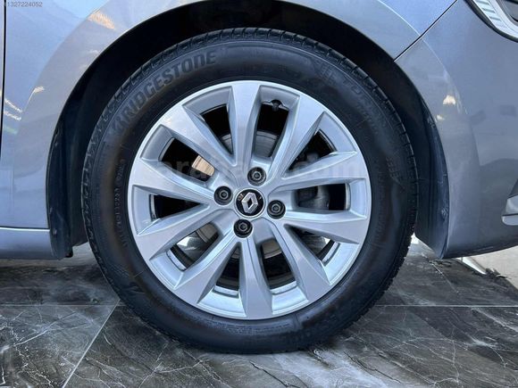 TANEER AUTO'DAN 2023 RENAULT CLIO TOUCH 46.000 KM'DE HATASIZ