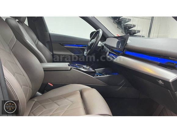 BMW İ5 eDRİVE 40 M SPORT
